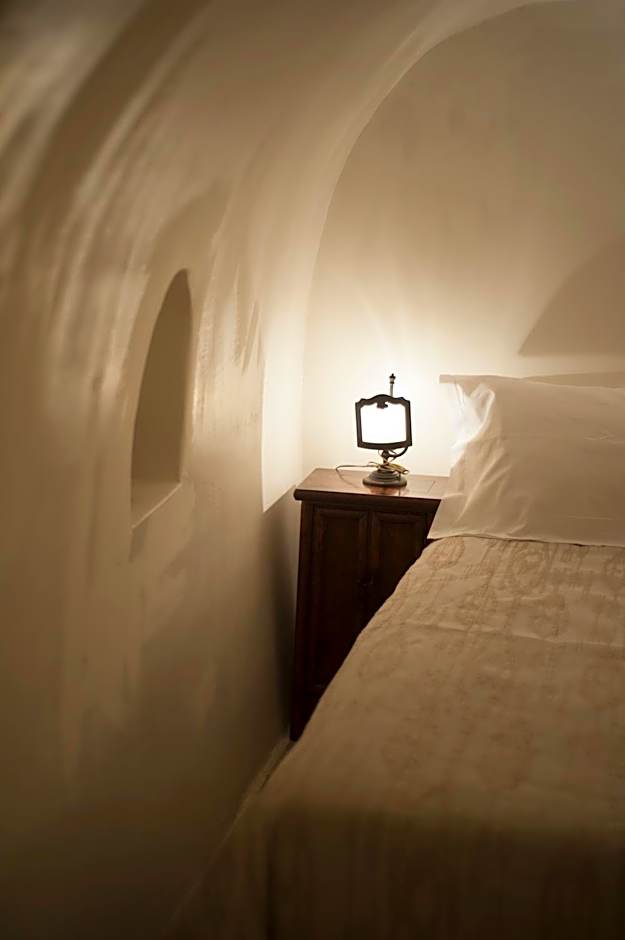 Heliophos Boutique Caves