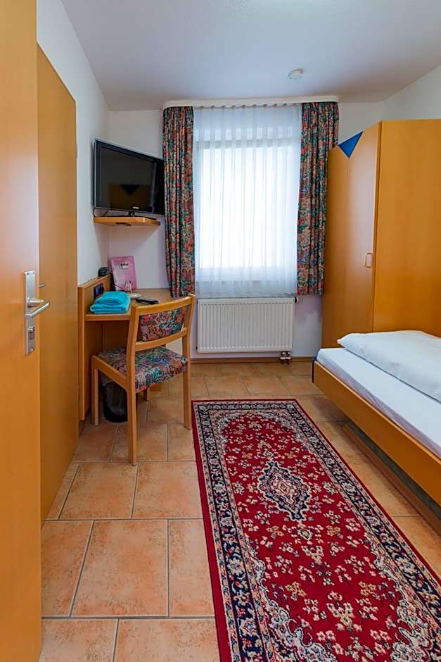 Photo 1 of 2 of Single Room
