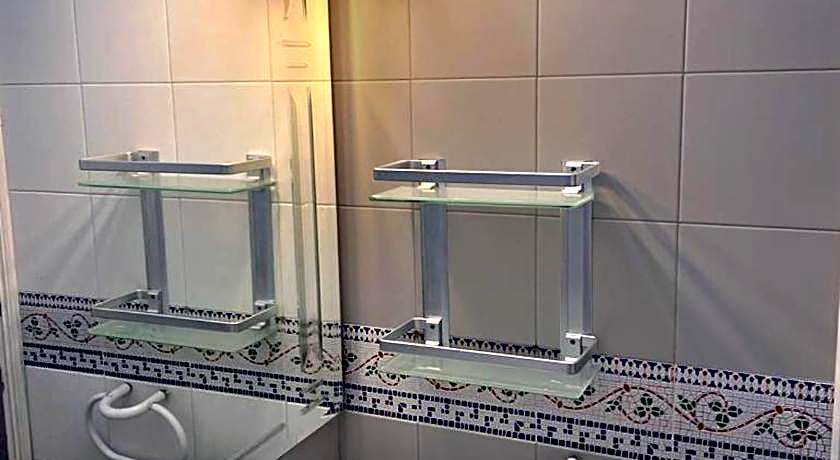 GRAN VIA VALVERDE Apartaments & ROOMS PARKING