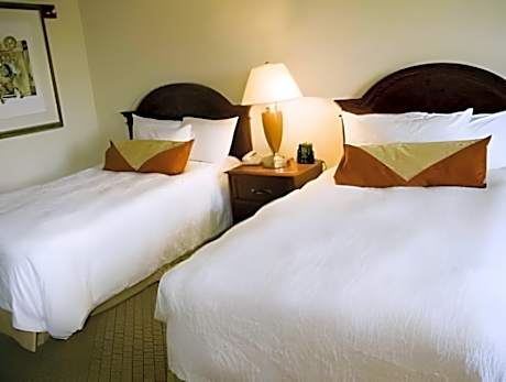 2 Double Beds
