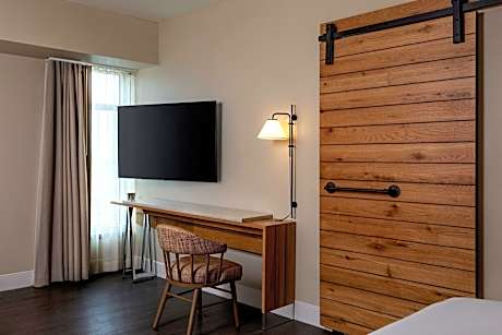 1 Bedroom Presidential Suite, King, Sofa bed