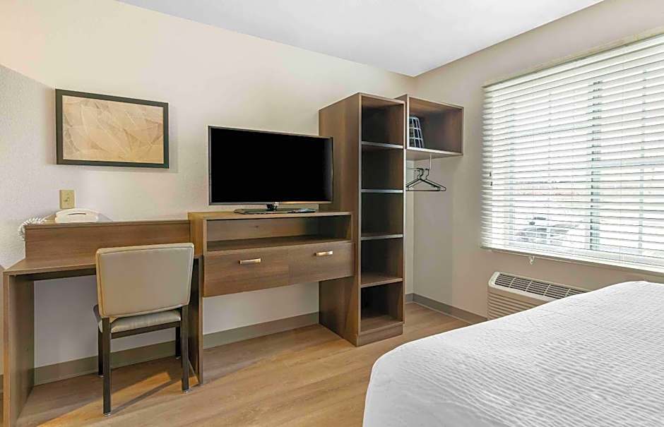 Extended Stay America Select Suites - Louisville - Airport