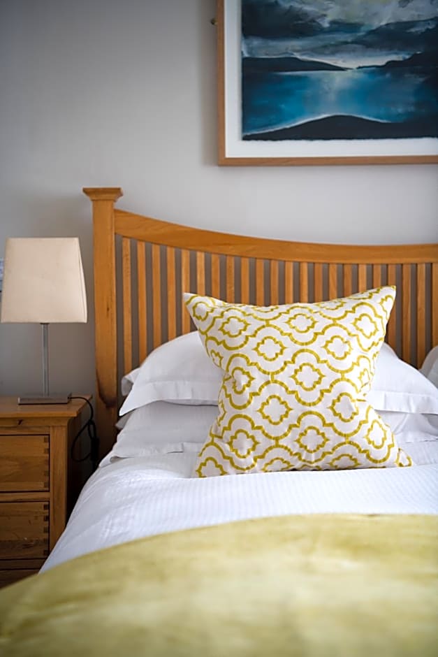 Wheelwrights Arms Country Inn & Pub