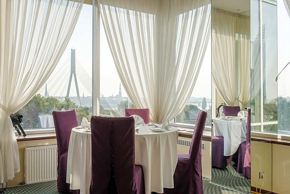 Riga Islande Hotel with FREE Parking