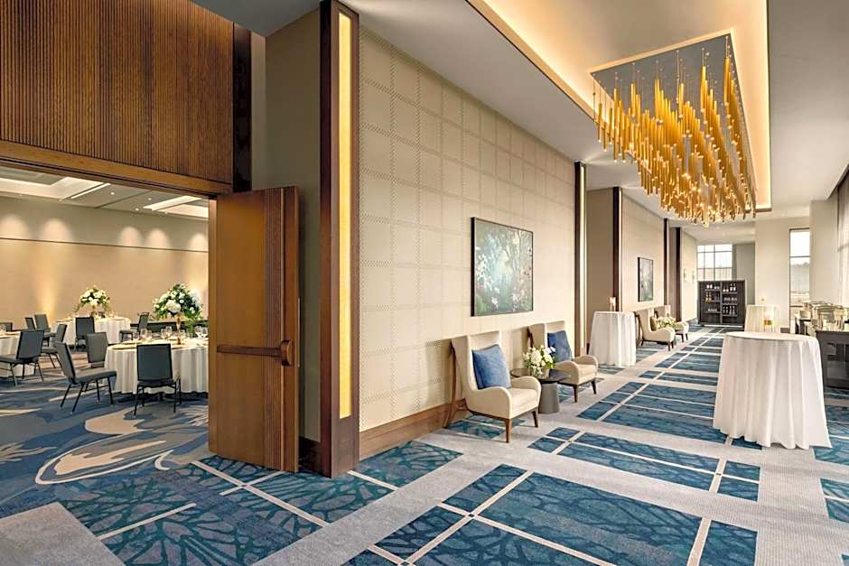 Valley Hotel Homewood Birmingham, Curio Collection by Hilton