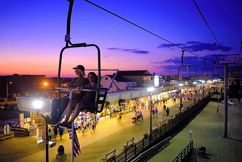 Boardwalk Hotel Charlee & Apartments Beach Hotel Oceanfront