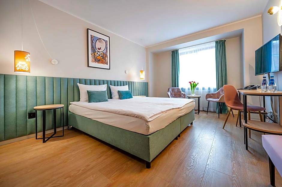 Hotel H12