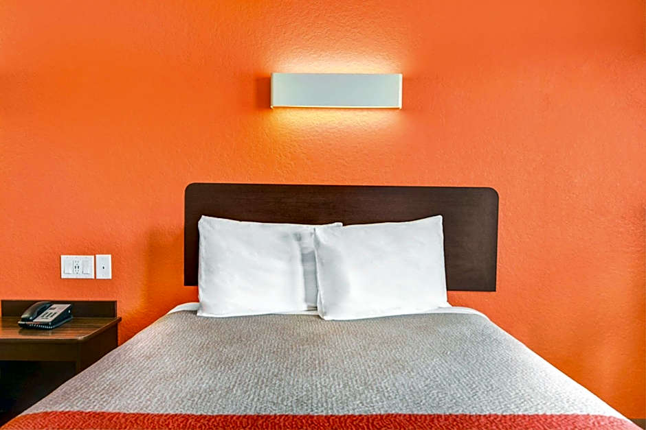 Motel 6-Moultrie, GA