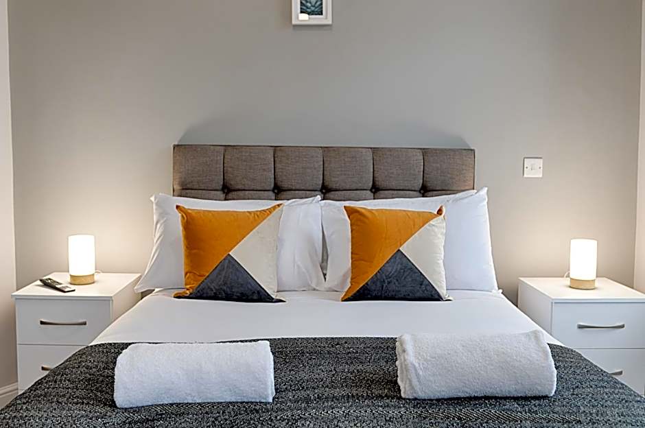 Contractor Base - Kitchen - Parking Included