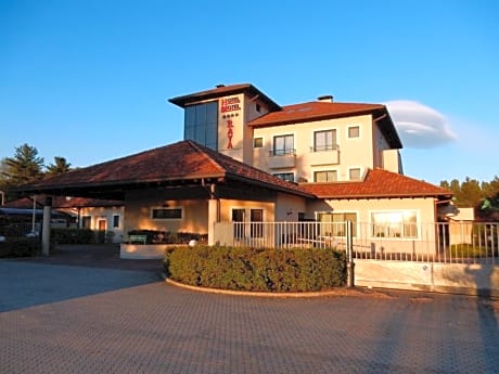 Raya Hotel Motel