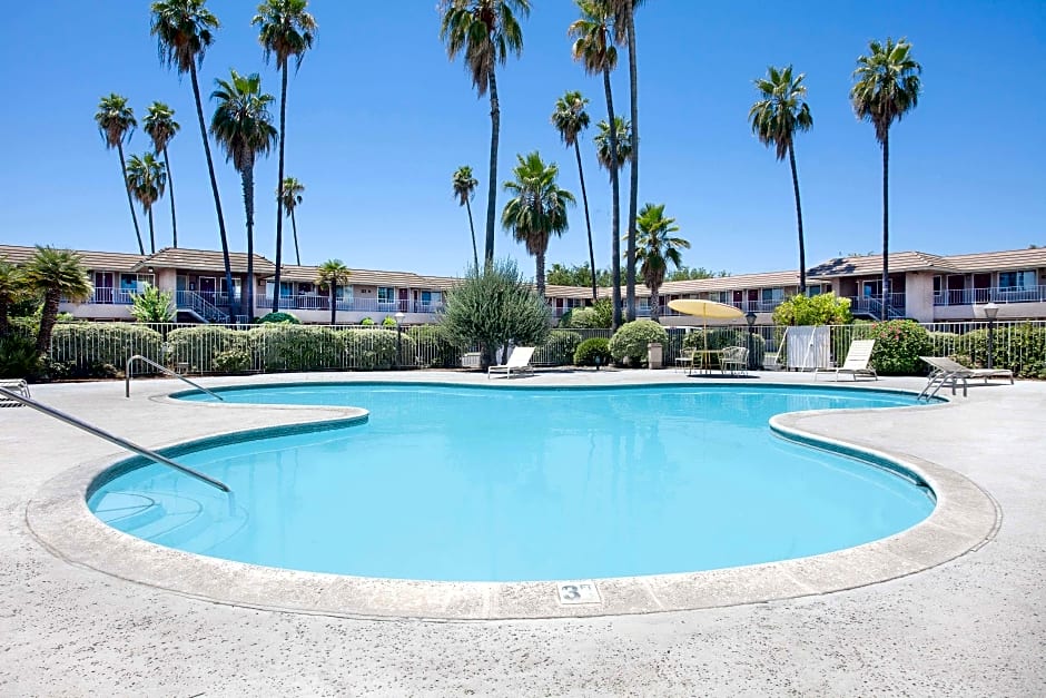 Days Inn by Wyndham Fresno Central – Fresno, CA