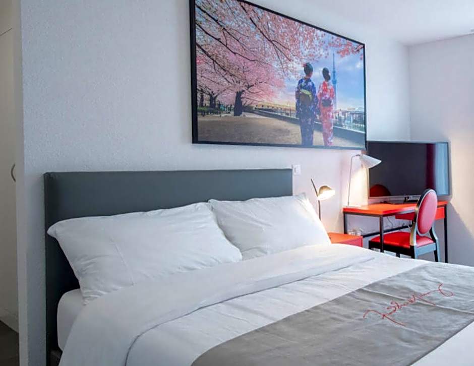 "The Freddie Mercury" Hotel