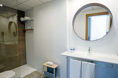 FAMILY APARTMENT 1 BEDROOM 3 ADULTS