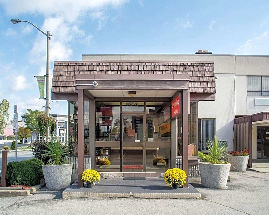 Econo Lodge By The Falls