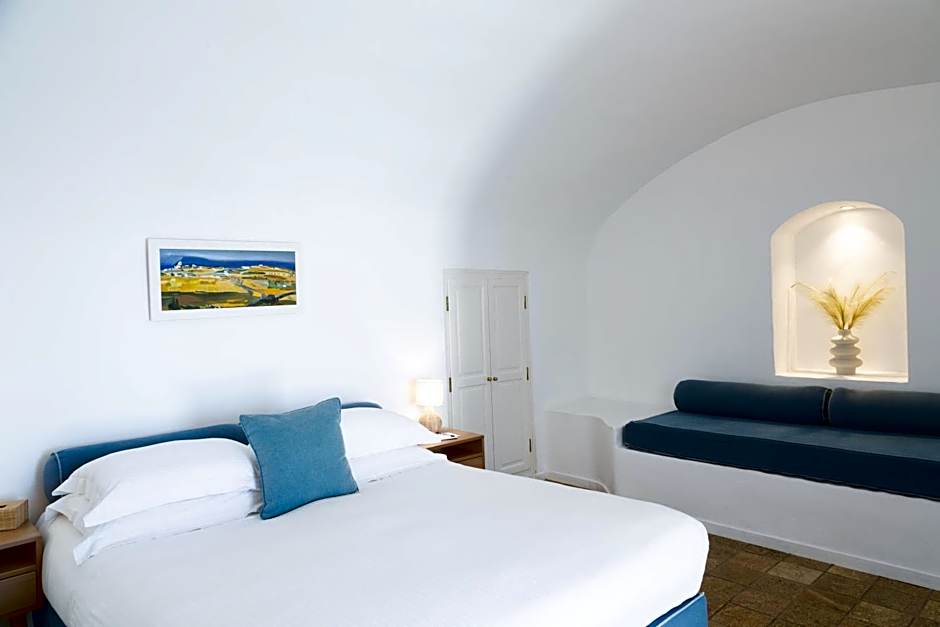 Pantelia Suites