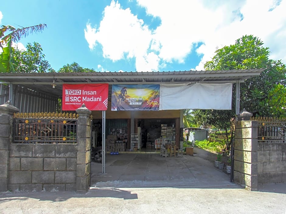 OYO Life 92829 Kos Insan Madani