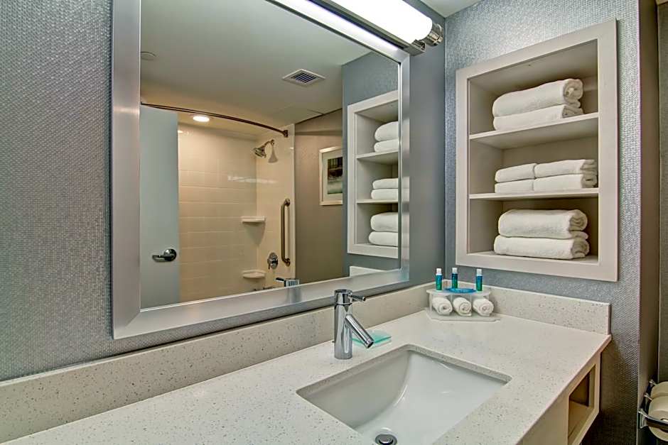 Holiday Inn Express & Suites Oshawa Downtown By IHG