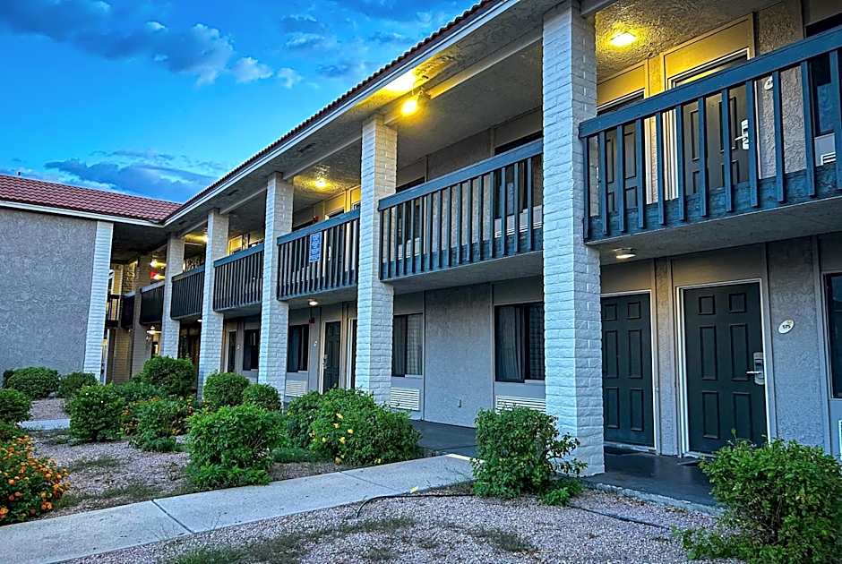 La Quinta Inn & Suites by Wyndham Tucson East