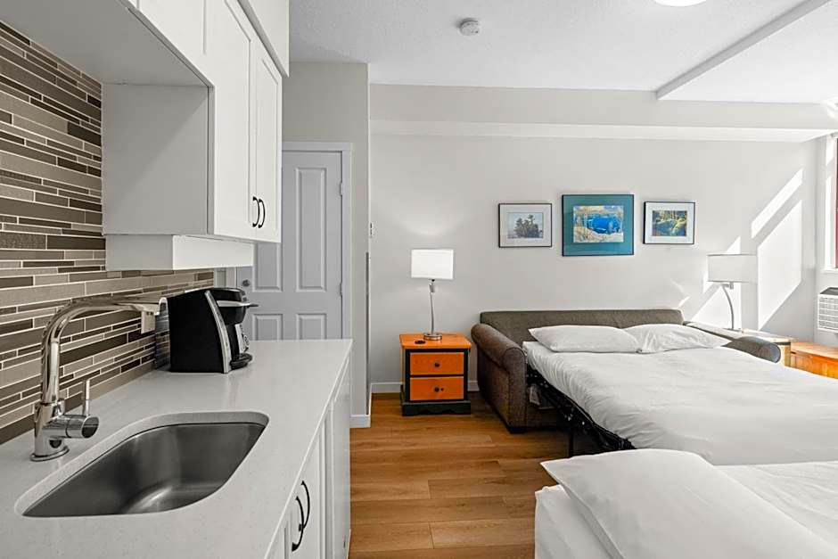 Alpenglow Lodge Studio with park view by MVA