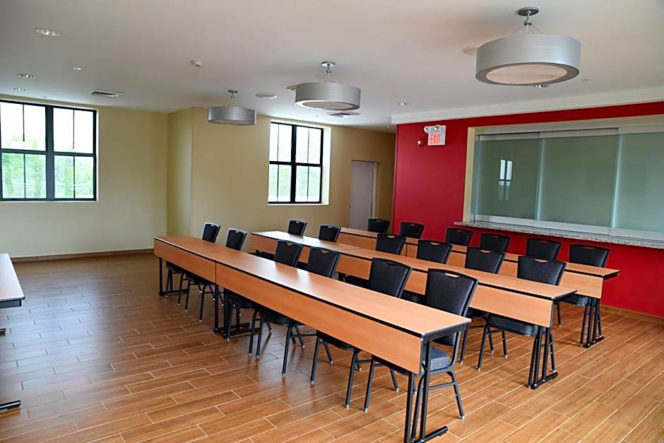 TownePlace Suites by Marriott Lawrence Downtown