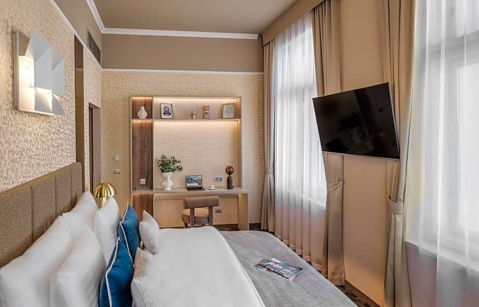 Hotel Maestro by Adrez