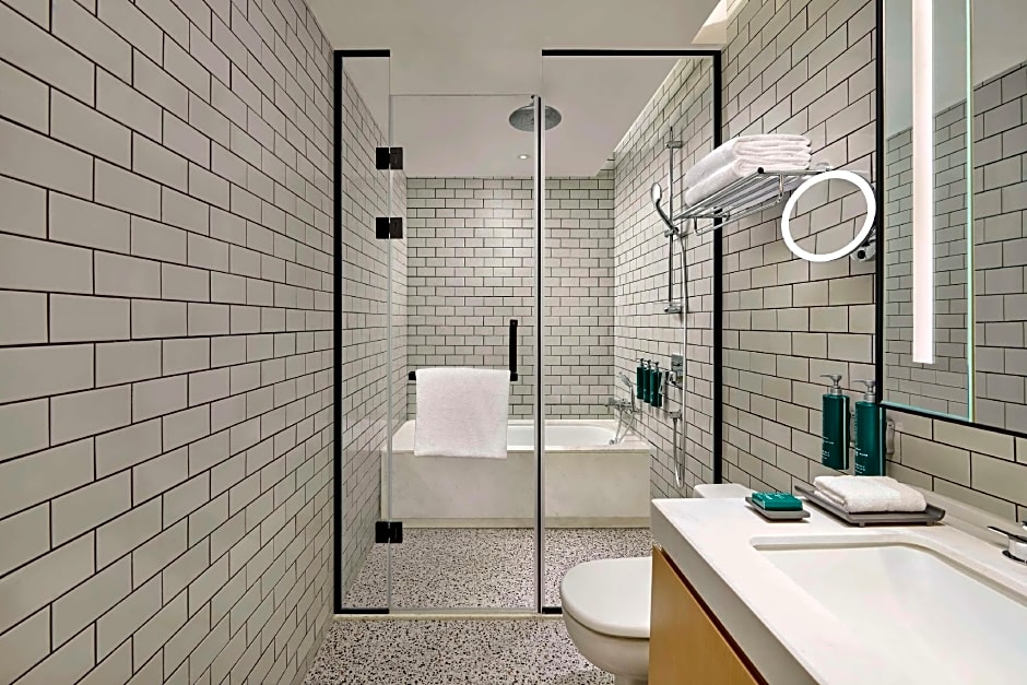 DoubleTree by Hilton Shenzhen Airport Residences