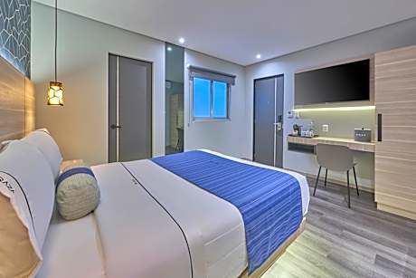 Deluxe Queen Room