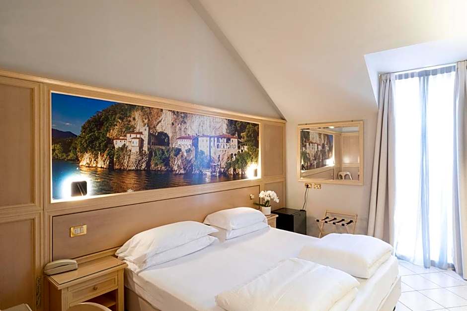 Cavour 30TRE - Hotel Moderno