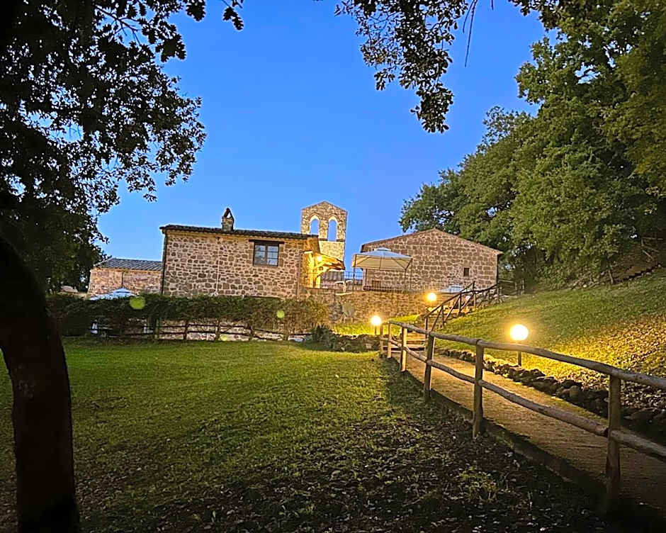 Residence with swimming-pool and thermal pools in Sorano