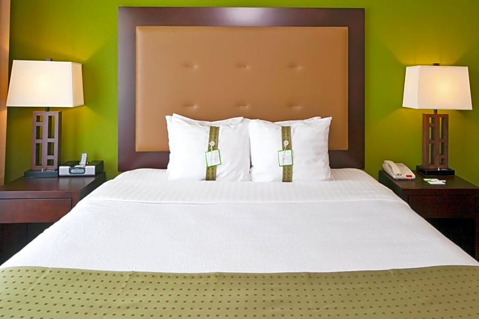 Holiday Inn Hotel & Suites Waco Northwest
