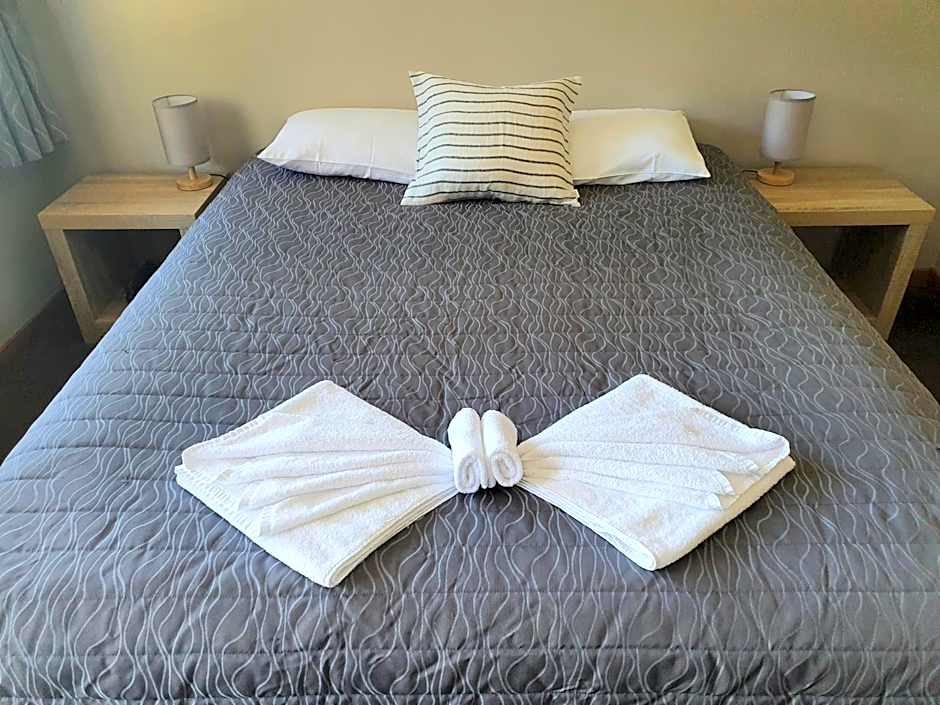 Bay Vista Waterfront Motel