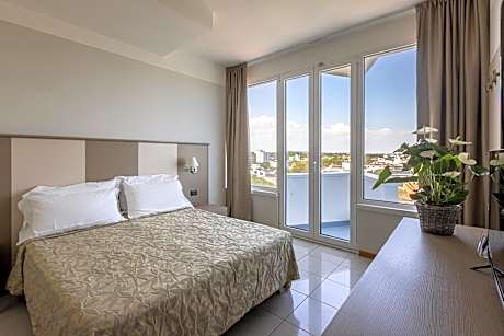 Deluxe Triple Room with Sea View