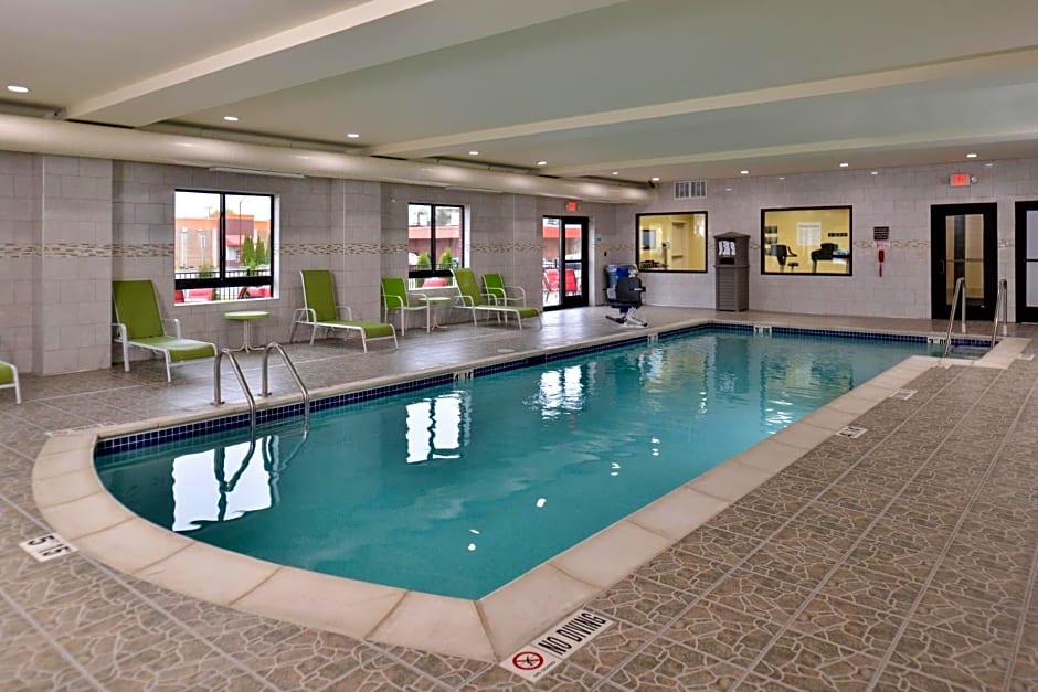 Holiday Inn Express & Suites DEARBORN SW - DETROIT AREA