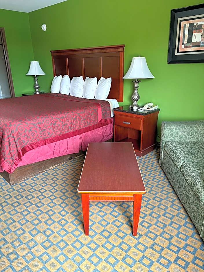 Days Inn & Suites by Wyndham Wichita