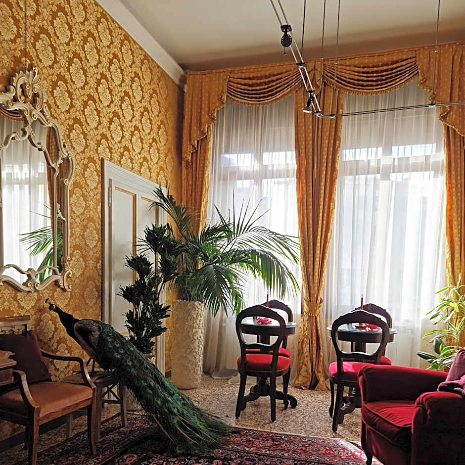 Friendly Venice Suites