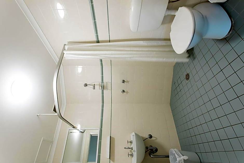 Arena Hotel (formerly Sleep Express Motel)