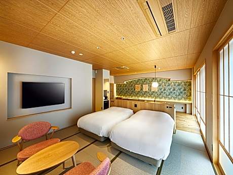 Deluxe Room with Private Bathroom-Temple View