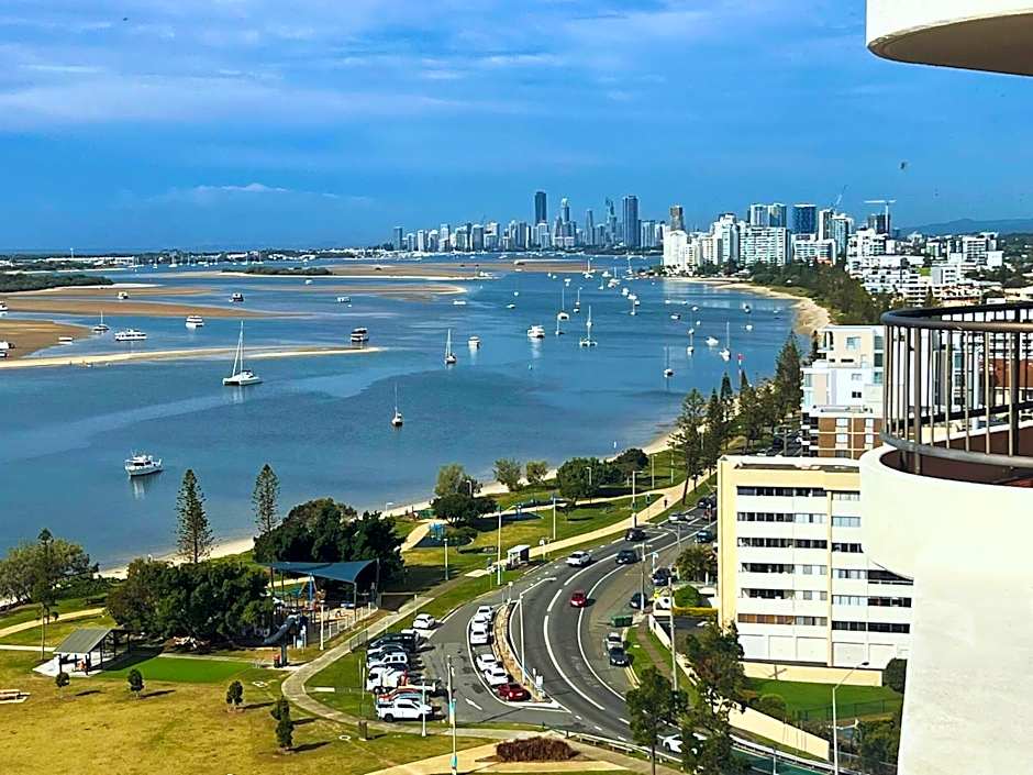Broadwater Shores Waterfront Apartments