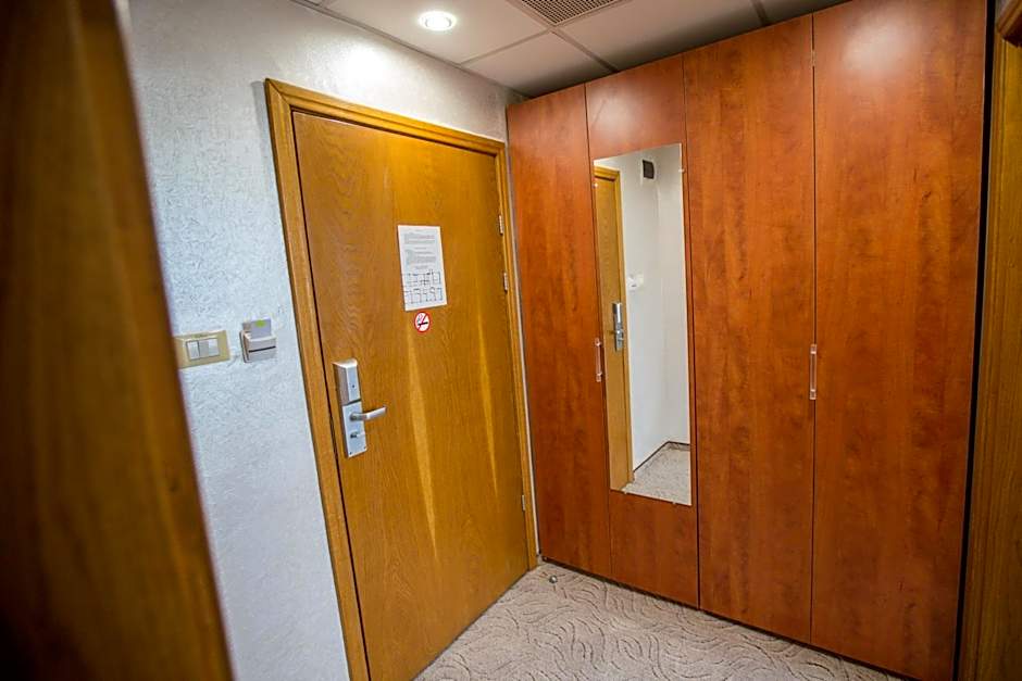 Terra Europe Brontes Hotel