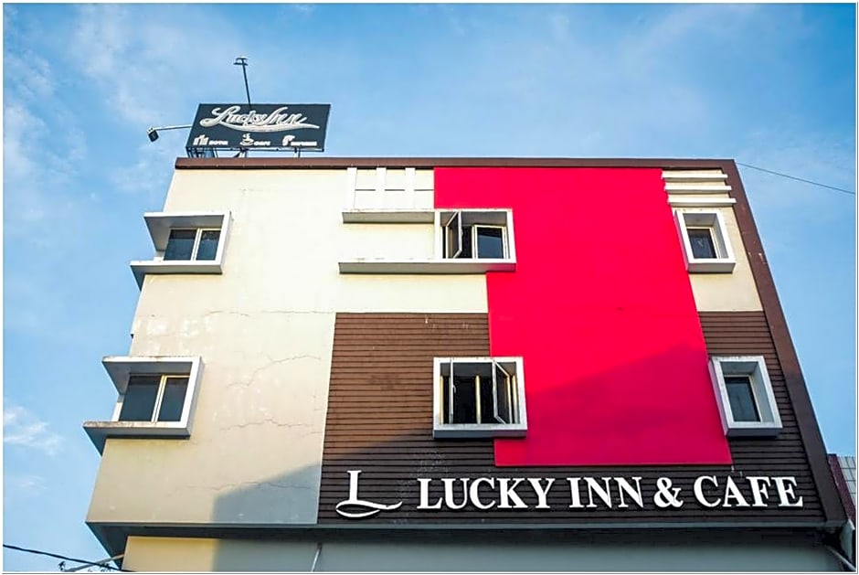 RedDoorz Plus At Lucky Inn Hotel Panakkukang