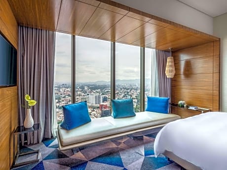 Luxury King Room with Skyline View