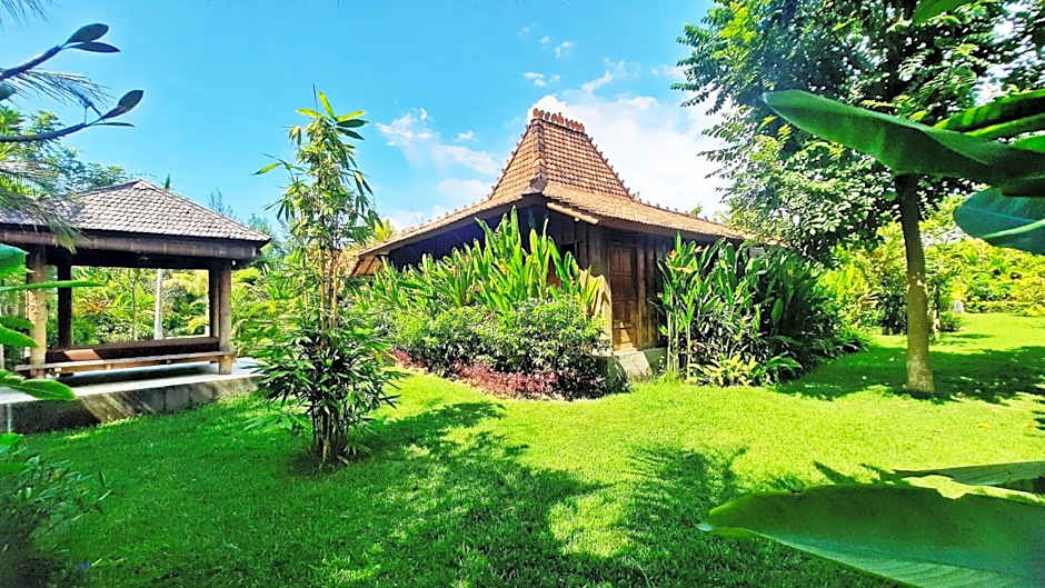 VILLA LE PETIT LEON "Authentic Traditional Wooden House"