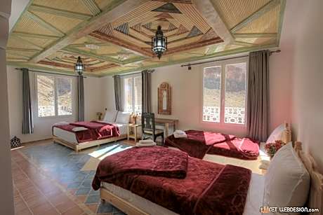 Queen Suite with Pool View