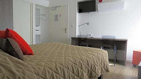 Large Double Room - Ground Floor