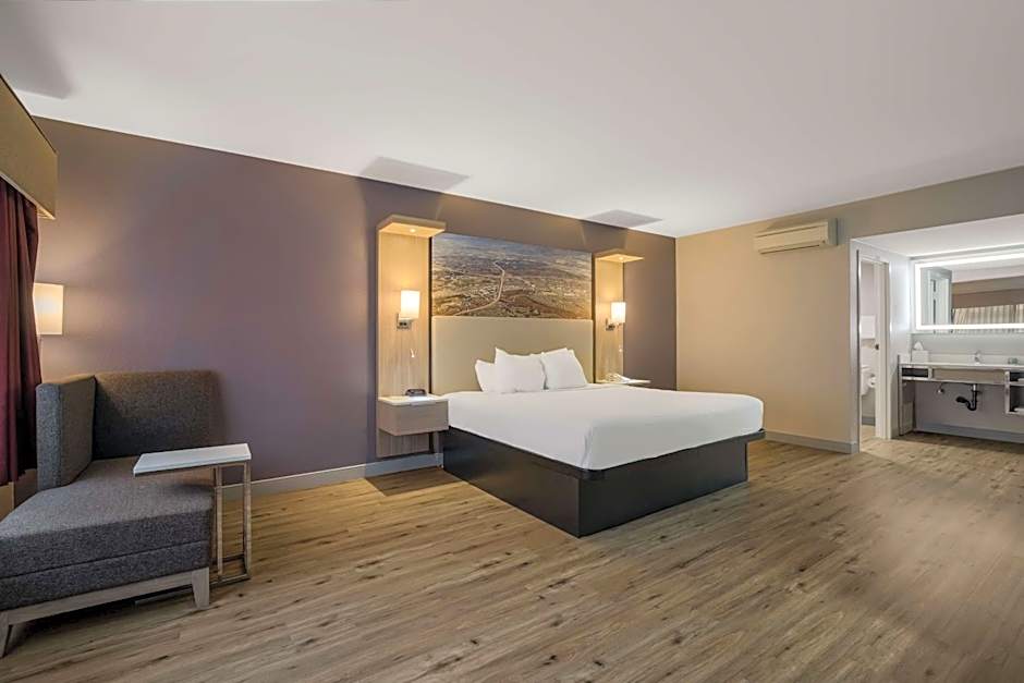 Photo 1 of 4 of 1 King Bed