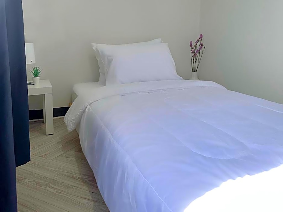 Montana Hotel & Hostel Phuket