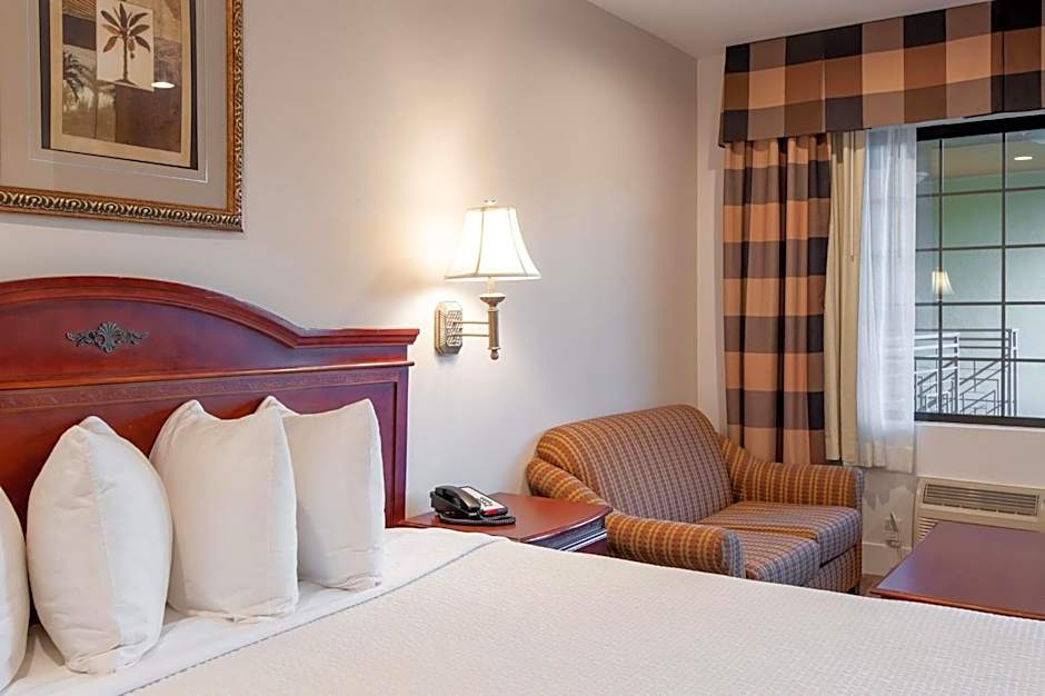 Studio City Court Yard Hotel