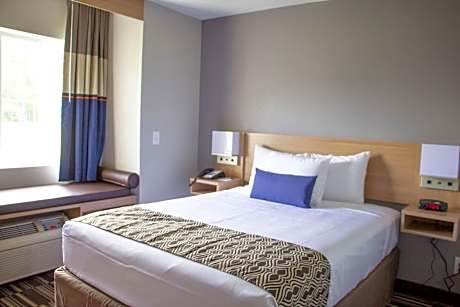 Queen Room - Non-Smoking