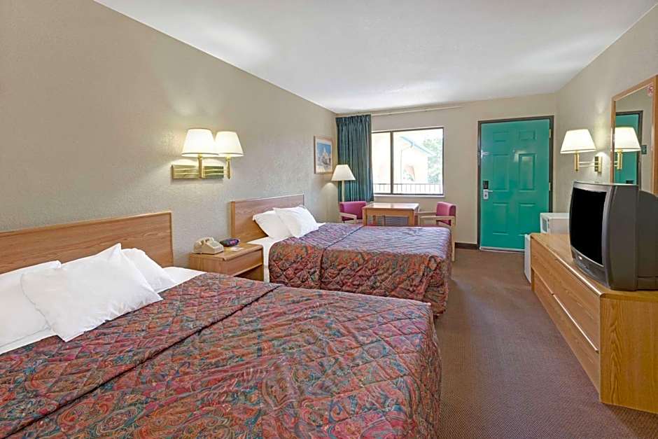 Photo 1 of 4 of 2 Double Beds, Smoking