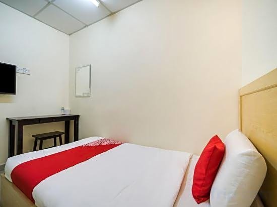 OYO 301 River Inn Hotel